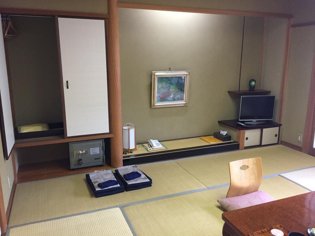 Ryokan Mitsuwa Тоёока Экстерьер фото